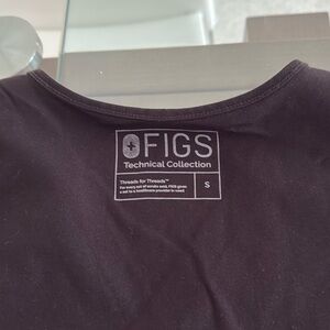 Women black figs scrub top small great condition